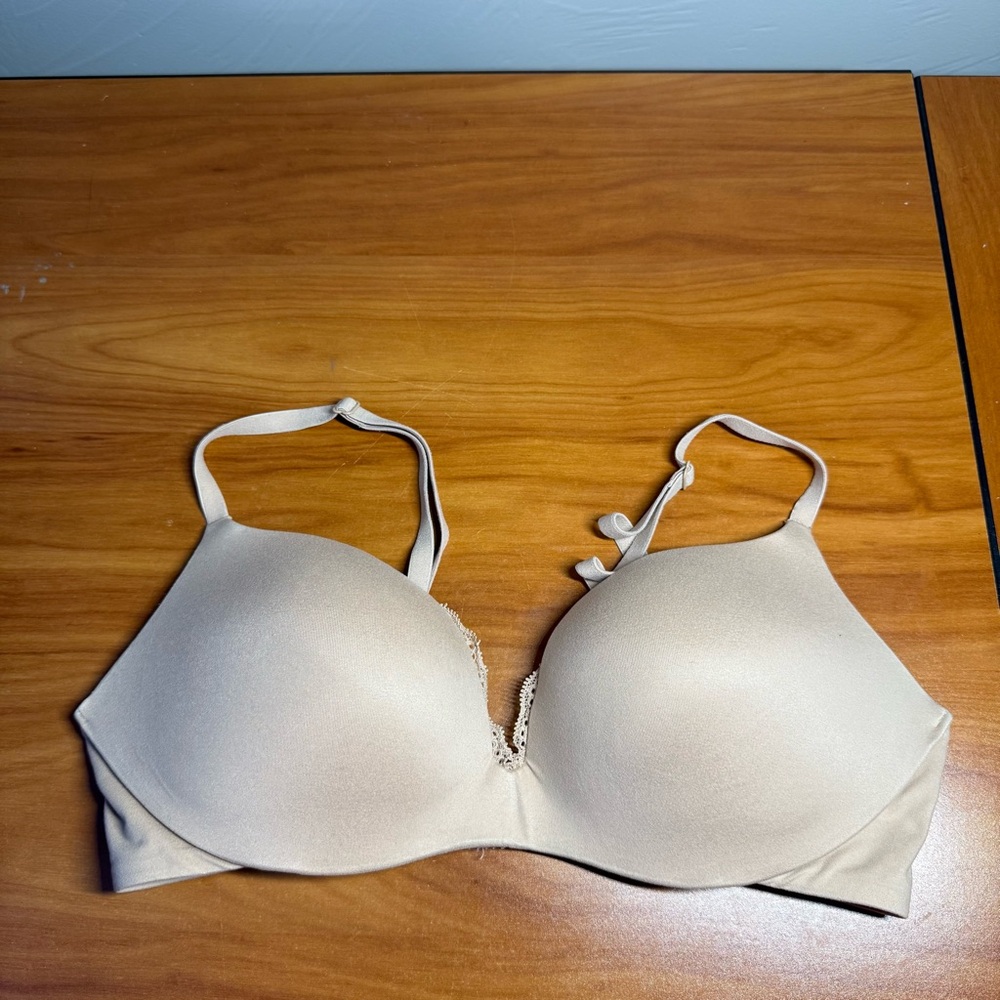 Victorias Secret Plunge Nude Lace Trim Bra 34C‎